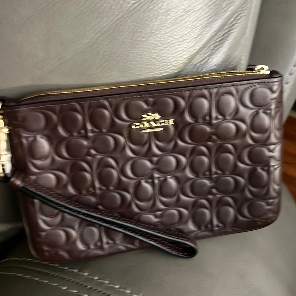 Women’s wristlet